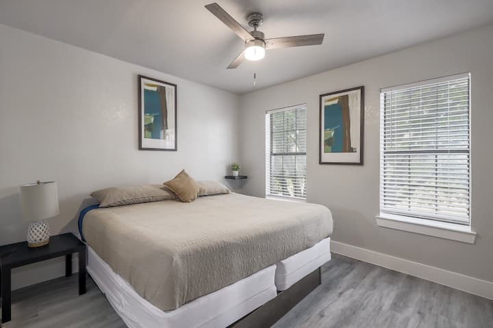 Dormitorio 4: cama tamaño king.