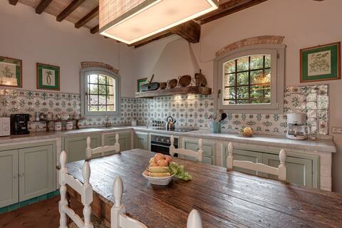 Large Tuscan Chianti Tower suite Apartment