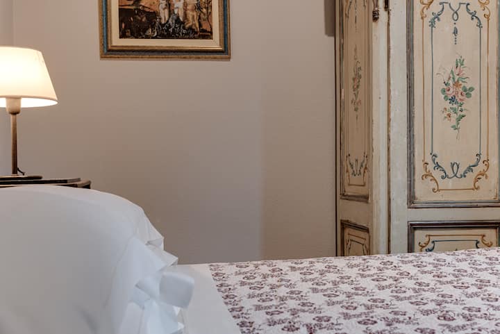 نظرة فاحصة على غرفة النوم 