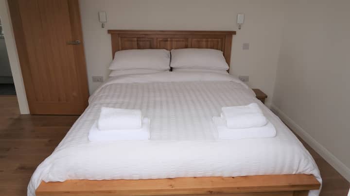 سرير بحجم كبير. 