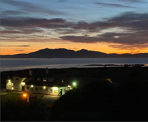 Large 4 bedroom beach house with exceptional views