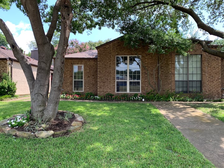 Spacious 2 Bed/2 Bath - Highland Park, TX