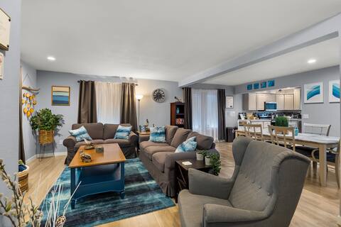 Luxury 3-bedroom Tri-Level w/ Netflix & Game Room