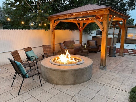 Spacious Hidden Gem w/ Hot Tub & 15 mins to Denver