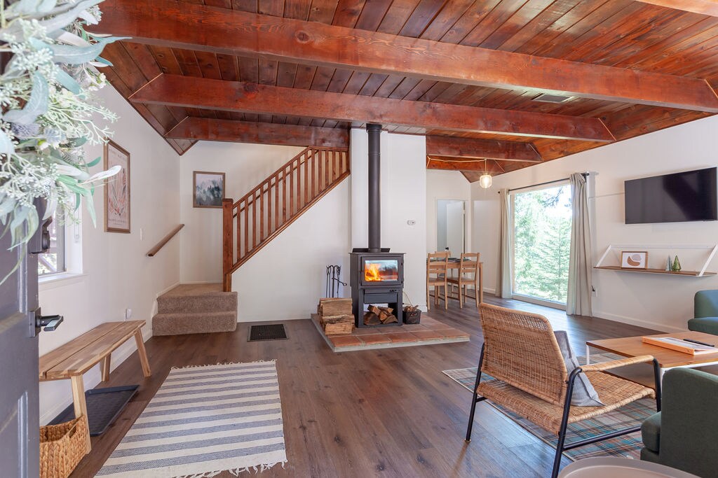 Top performing Airbnb: Cozy Forest Cabin Near Lake Arrowhead & Big Bear in Running Springs
