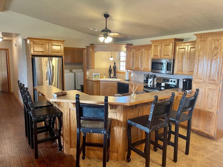 3 Bedroom On 15 Acres Near Crossbar & Turner Falls Cabins for Rent in