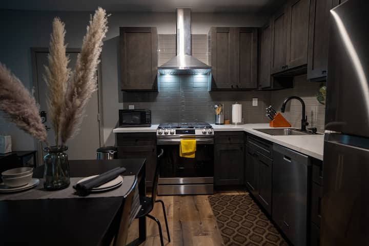 1 Bedroom/1 Bathroom Guesthouse - Huntington Beach, CA