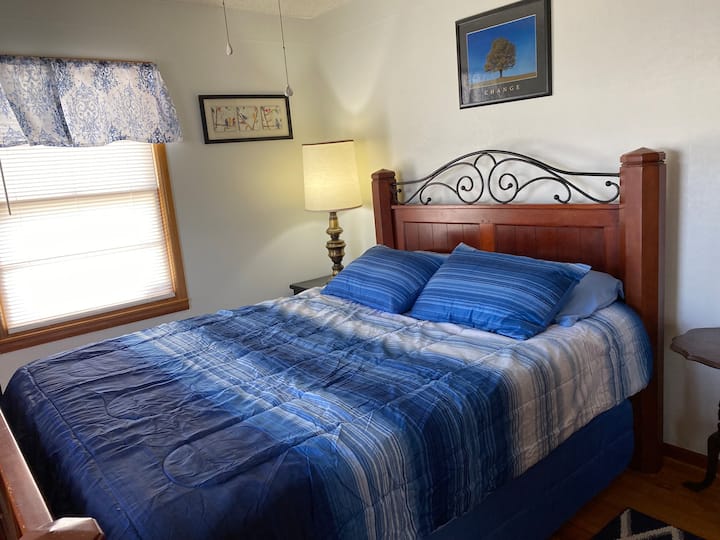 Спалня 1 с двойно легло queen size и 
 супер удобен матрак 