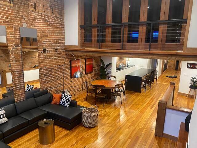 Lumberjack Inn DT-on Main St. with a rooftop deck gallery image 2