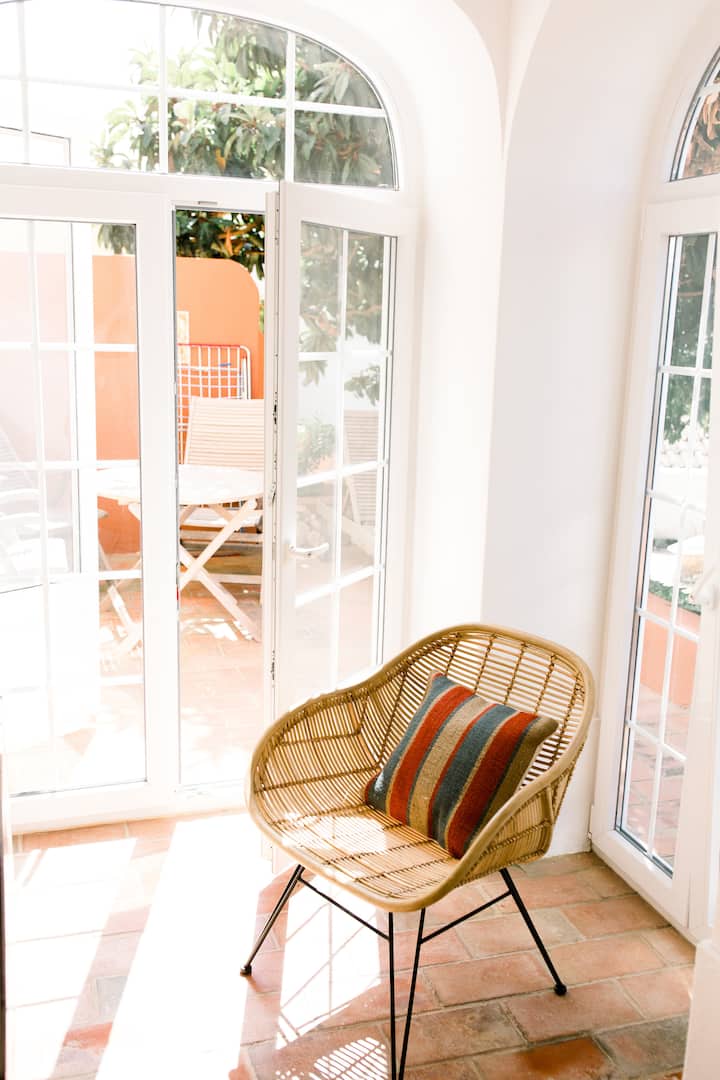 Tranquil Garden Getaway With Pool & Charm Old Town - Lagos