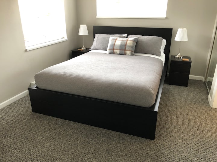 Chambre principale (lit queen)