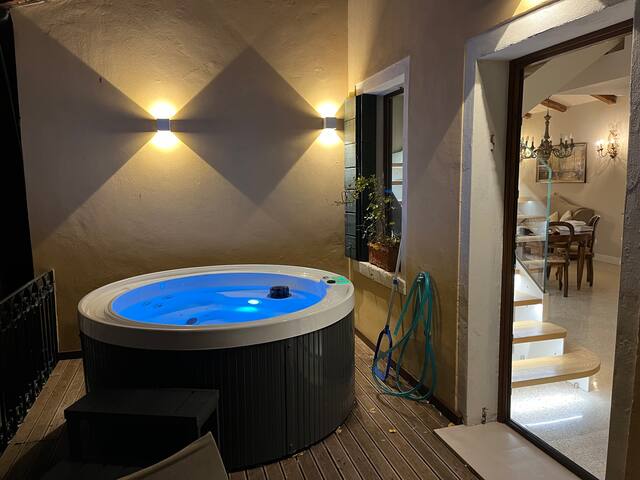 Palazzo Veneziano with roof terrace & canale view gallery image 5