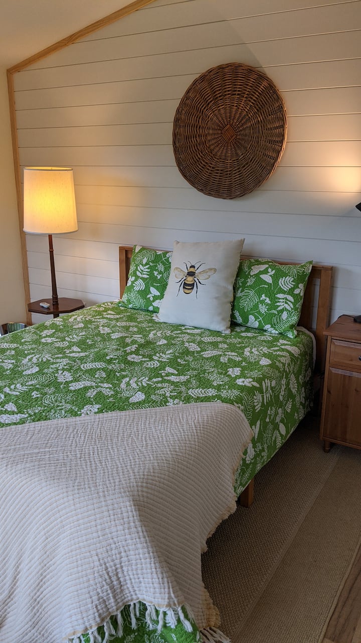 Bedroom - queen sized bed