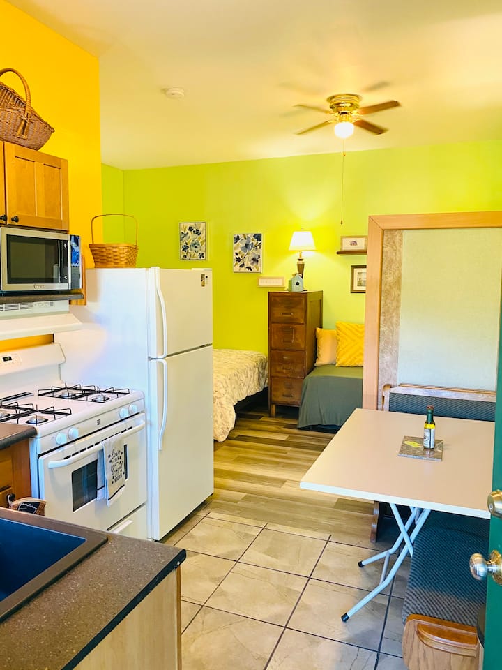 Efficiency Apartment (1of2) near village amenities