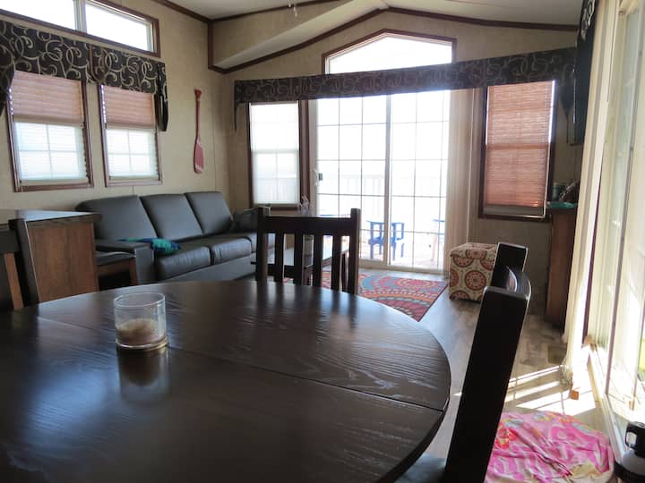 Beachfront 3 Bedroom Cottage! - Port Colborne