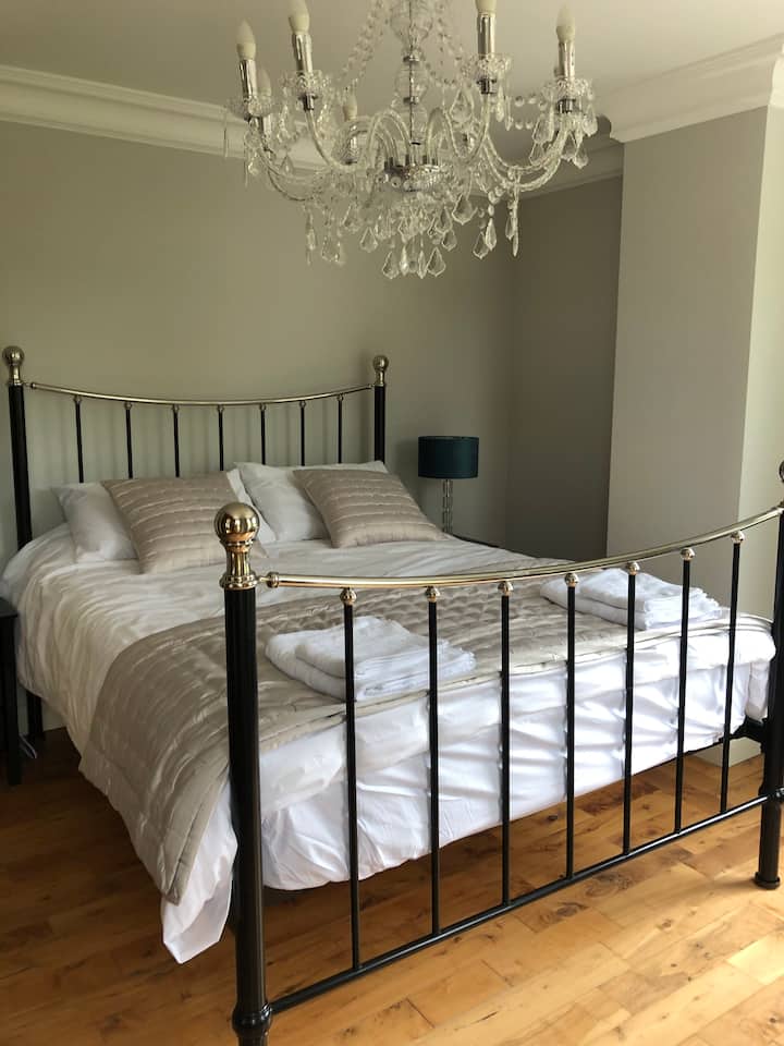 Bedroom 2 Kingsize with ensuite