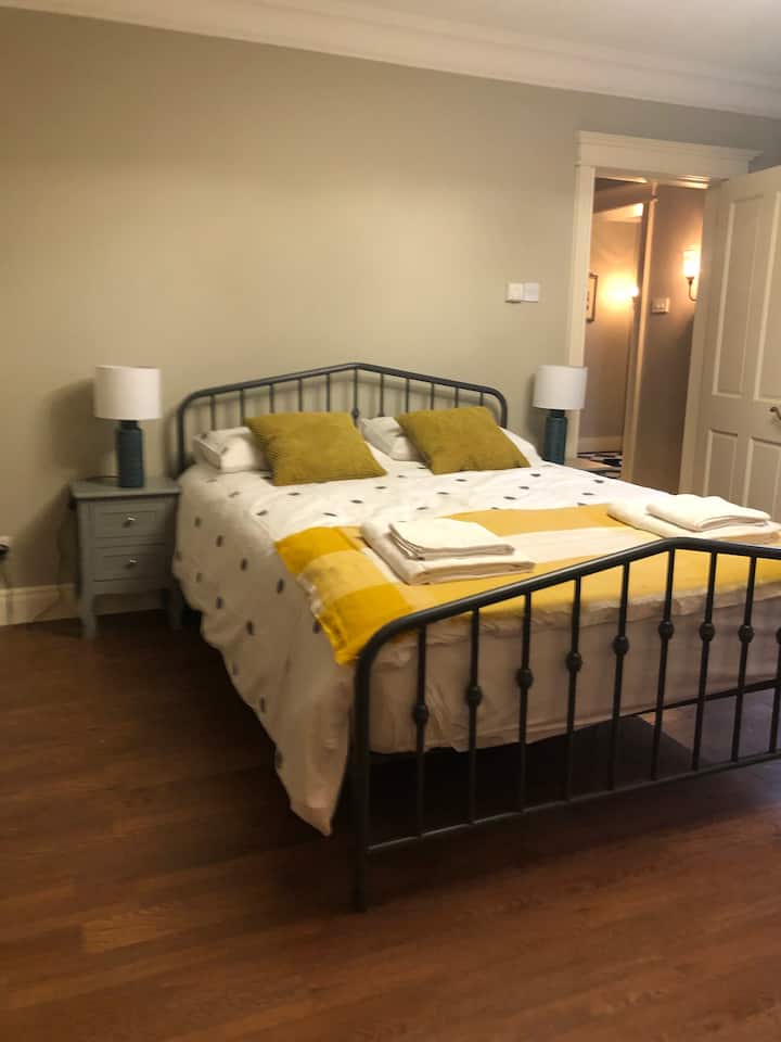 Groundfloor Bedroom  1 Kingsize