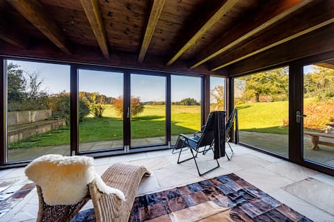 Wonderfully located apartment with conservatory