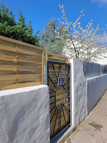 Entire home with 2 bedrooms in Nanterre - Maison avec jardin au calme Paris La Défense