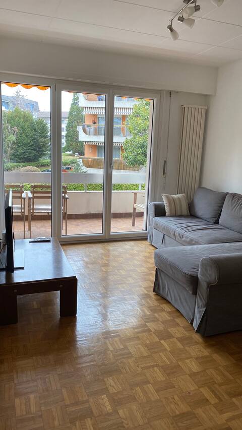 Les Cèdres Living + Bedroom, Pool, 3 min to lake