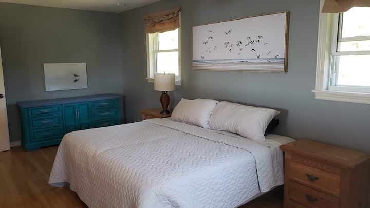 Dormitorio 2 (la cama tamaño king se puede dividir a 2 camas individuales)