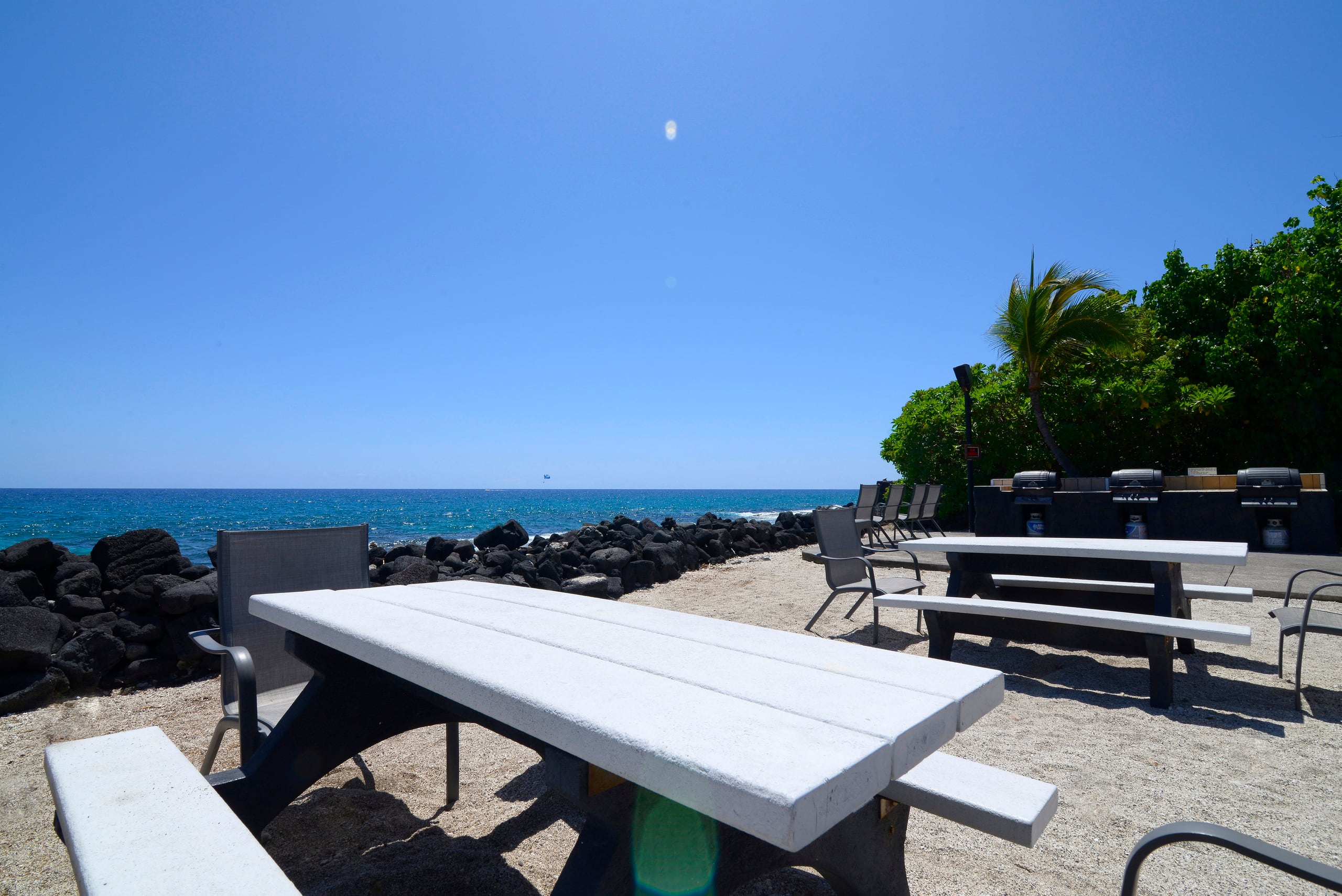Condo in Kailua-Kona · ★4.93 · 1 bedroom · 2 beds · 1 private bath - Image 28