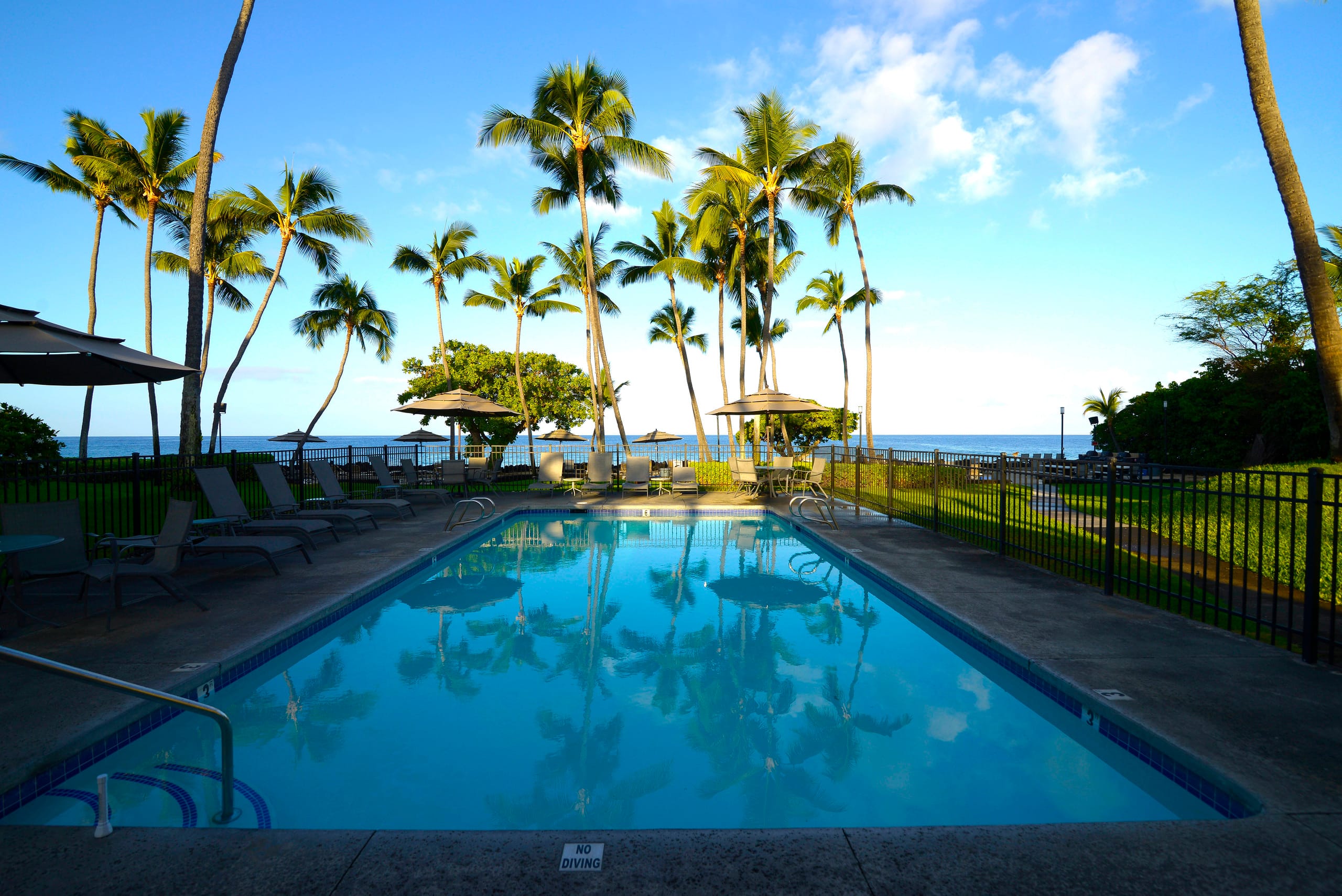 Condo in Kailua-Kona · ★4.93 · 1 bedroom · 2 beds · 1 private bath - Image 18