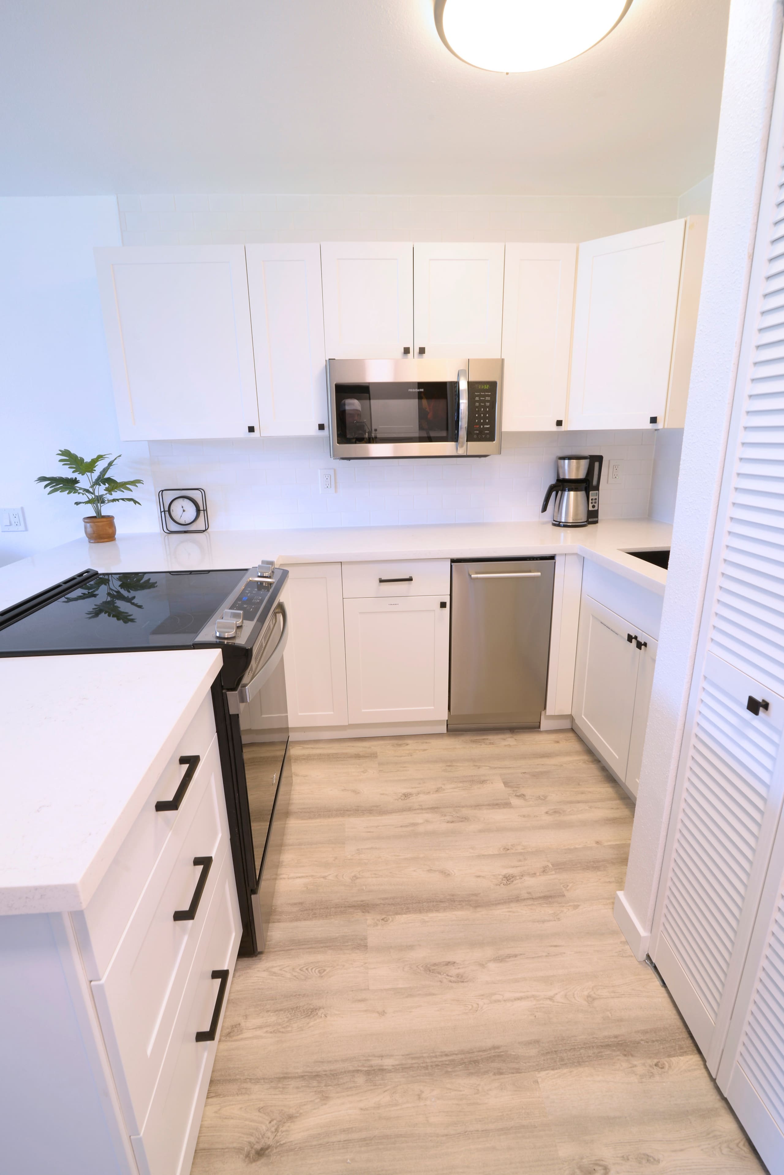 Condo in Kailua-Kona · ★4.93 · 1 bedroom · 2 beds · 1 private bath - Image 6