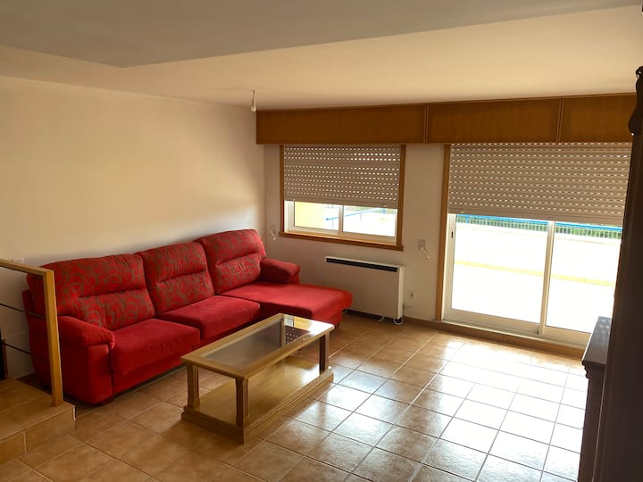 Lounge with motorized blinds