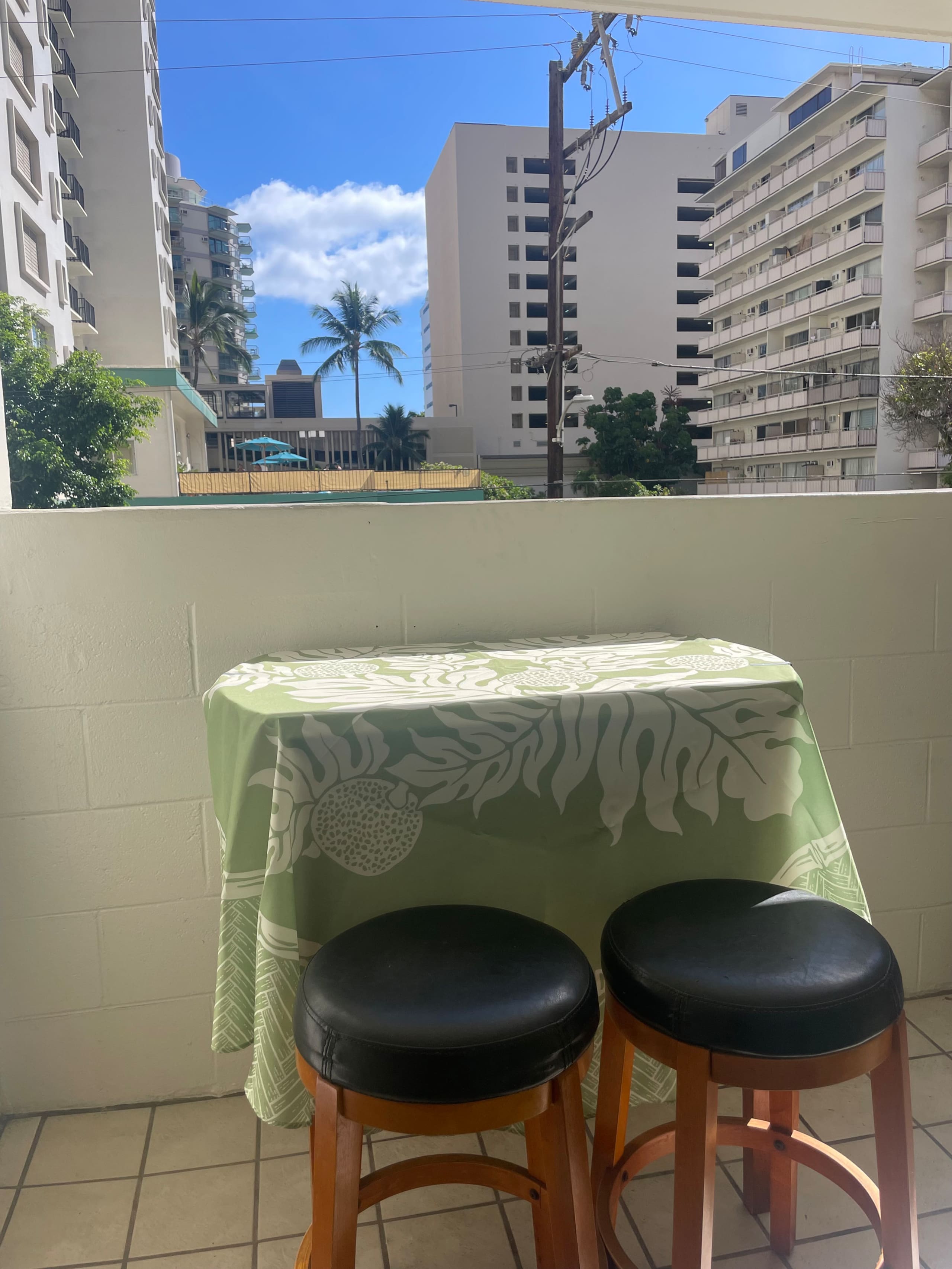 Condo in Honolulu · ★4.94 · Studio · 1 bed · 1 bath - Image 12