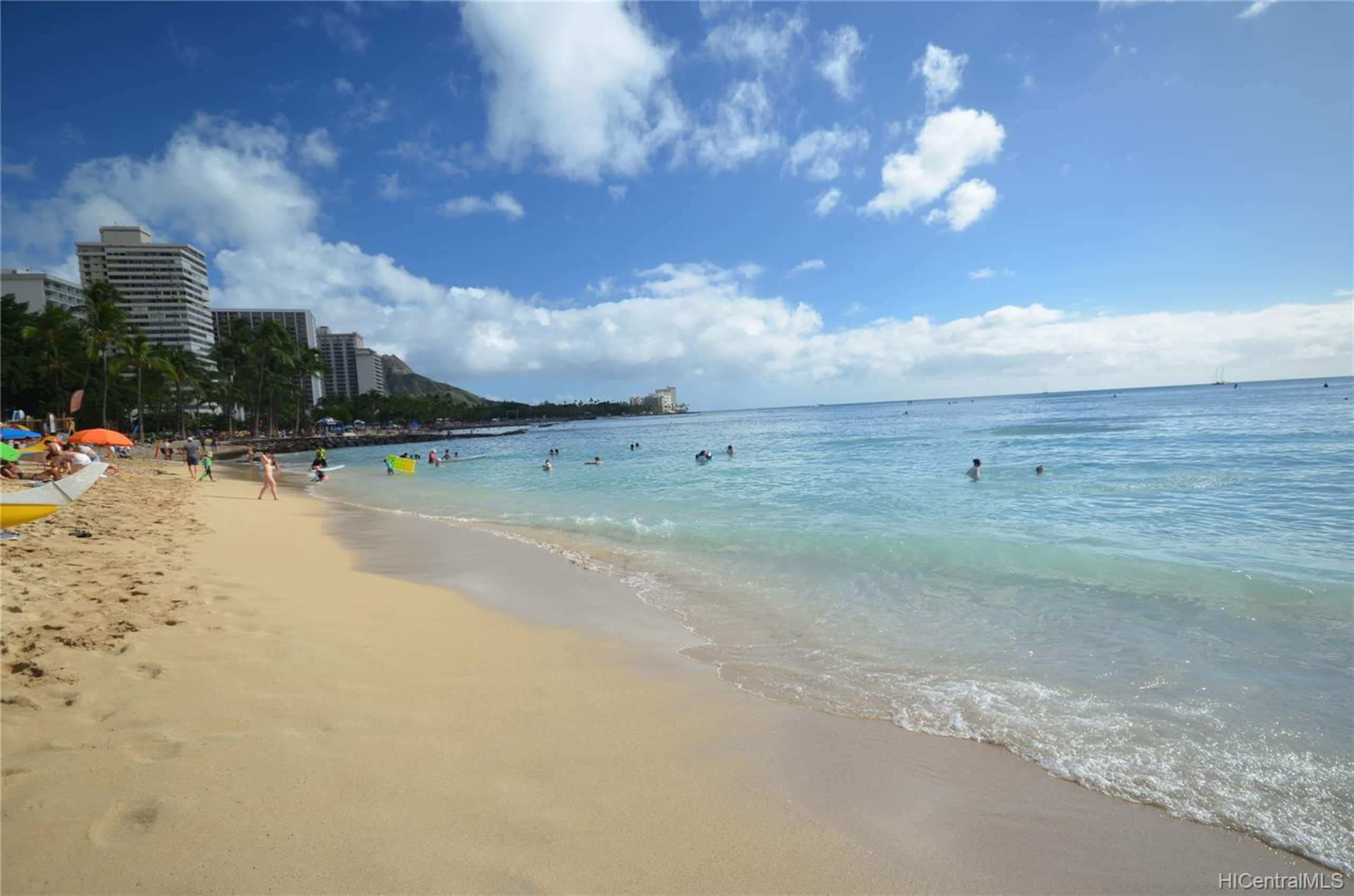 Condo in Honolulu · ★4.94 · Studio · 1 bed · 1 bath - Image 28