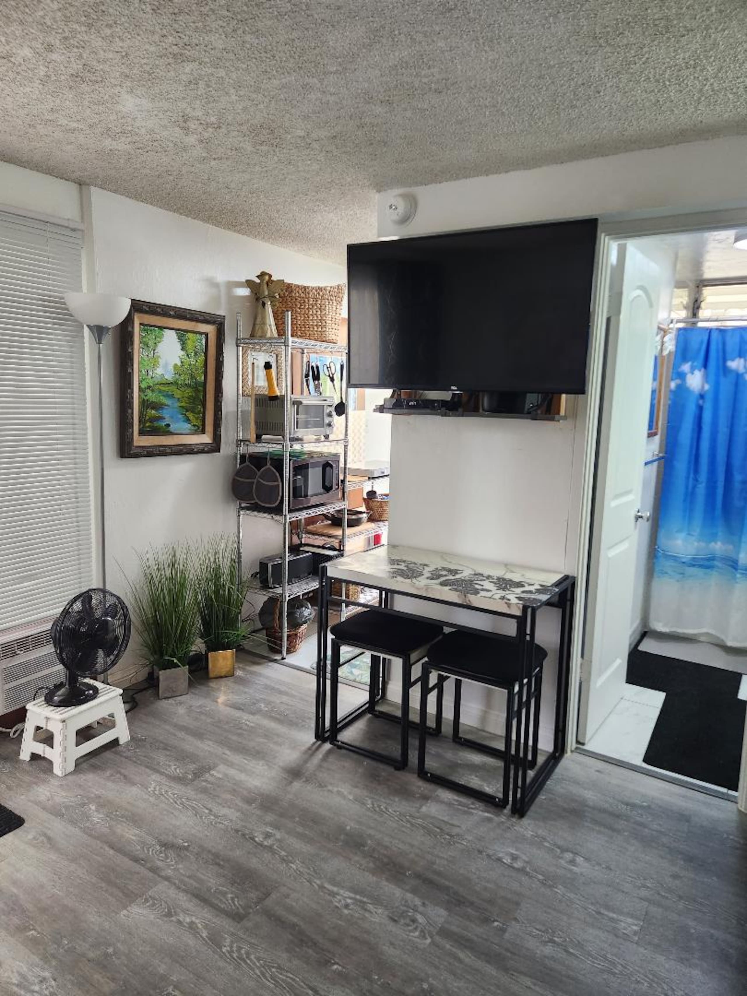 Condo in Honolulu · ★4.94 · Studio · 1 bed · 1 bath - Image 8