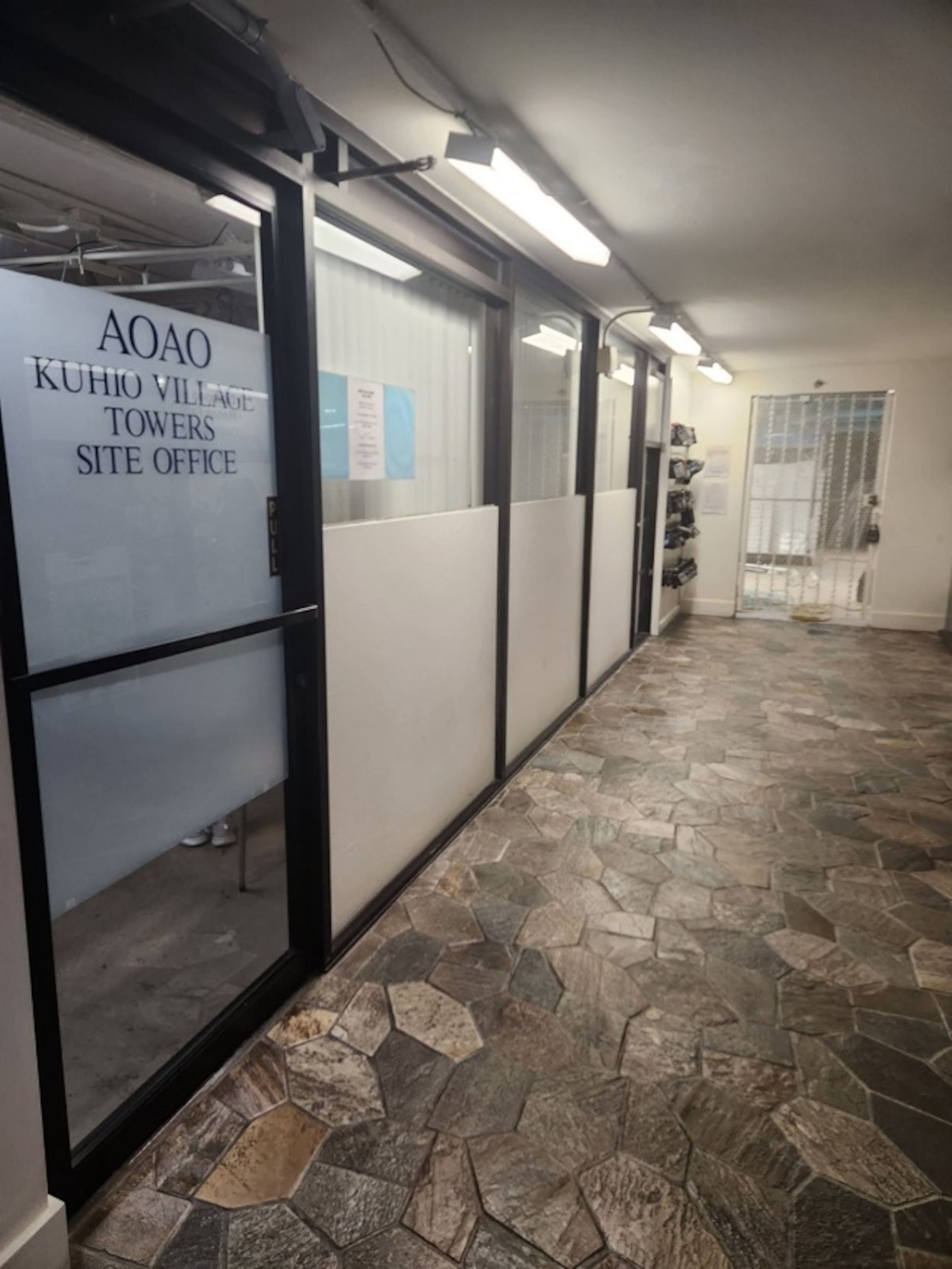 Condo in Honolulu · ★4.94 · Studio · 1 bed · 1 bath - Image 37