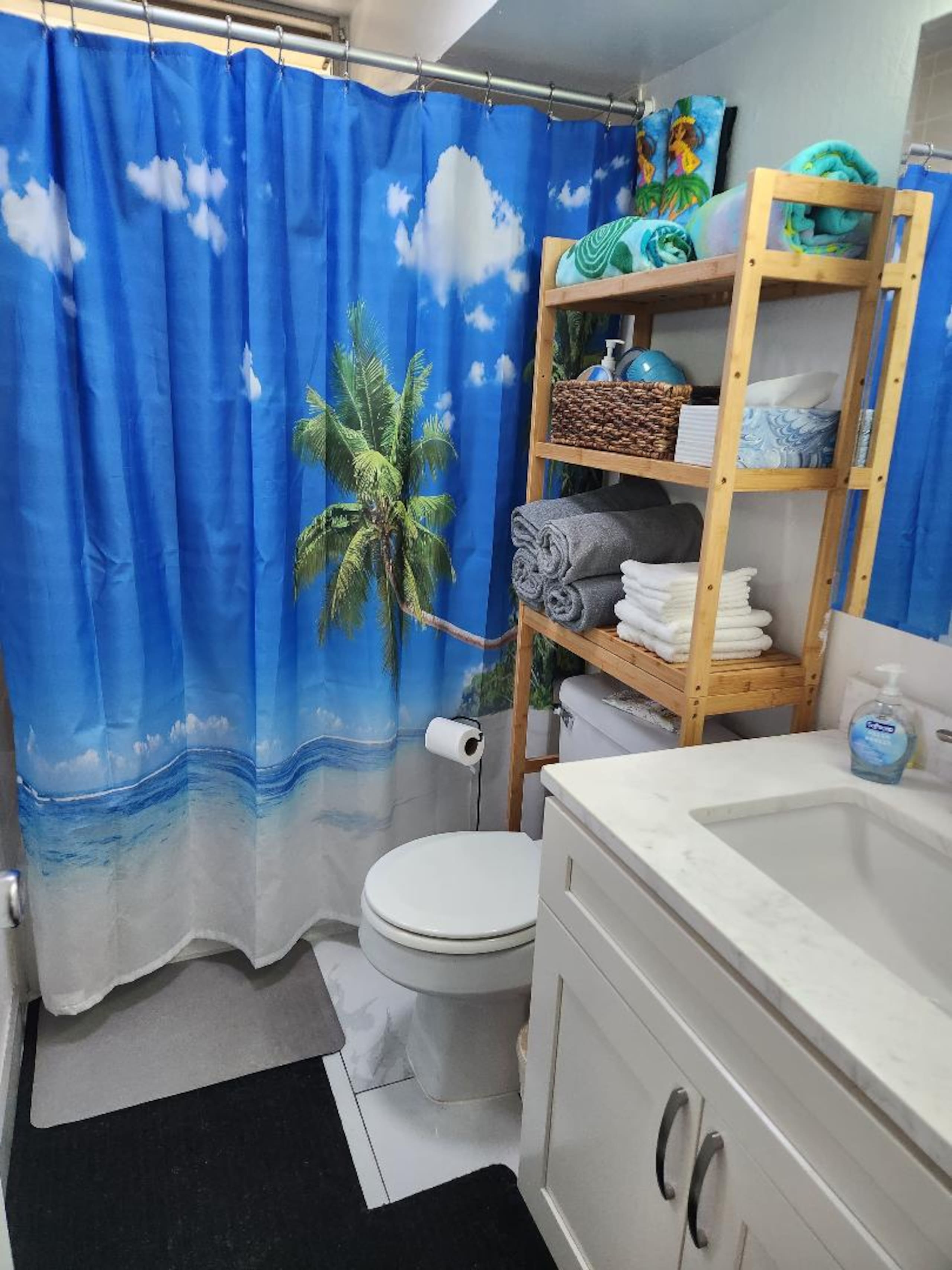 Condo in Honolulu · ★4.94 · Studio · 1 bed · 1 bath - Image 10