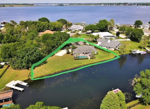 Little Castle on the canal on lake Arietta