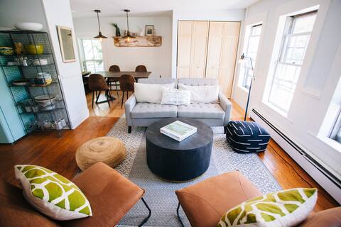 Stylish 2-bedroom in Classic New England Setting