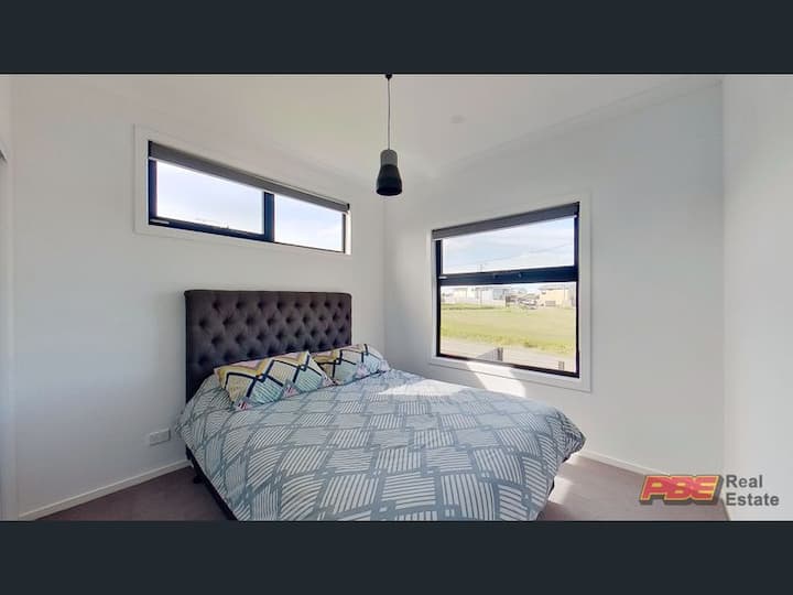 dhomë gjumi në katin e sipërm