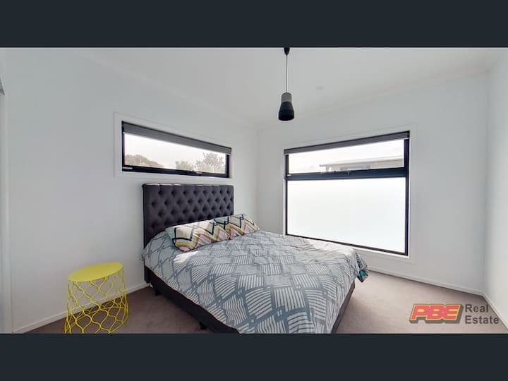 dhomë gjumi në katin  e sipërm 