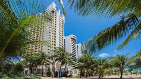 Lovely flat with beachfront pool