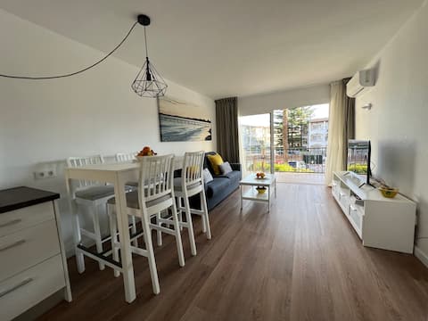 Top performing Airbnb: Alcúdia Beach Apartment. Fergelan. in Alcúdia