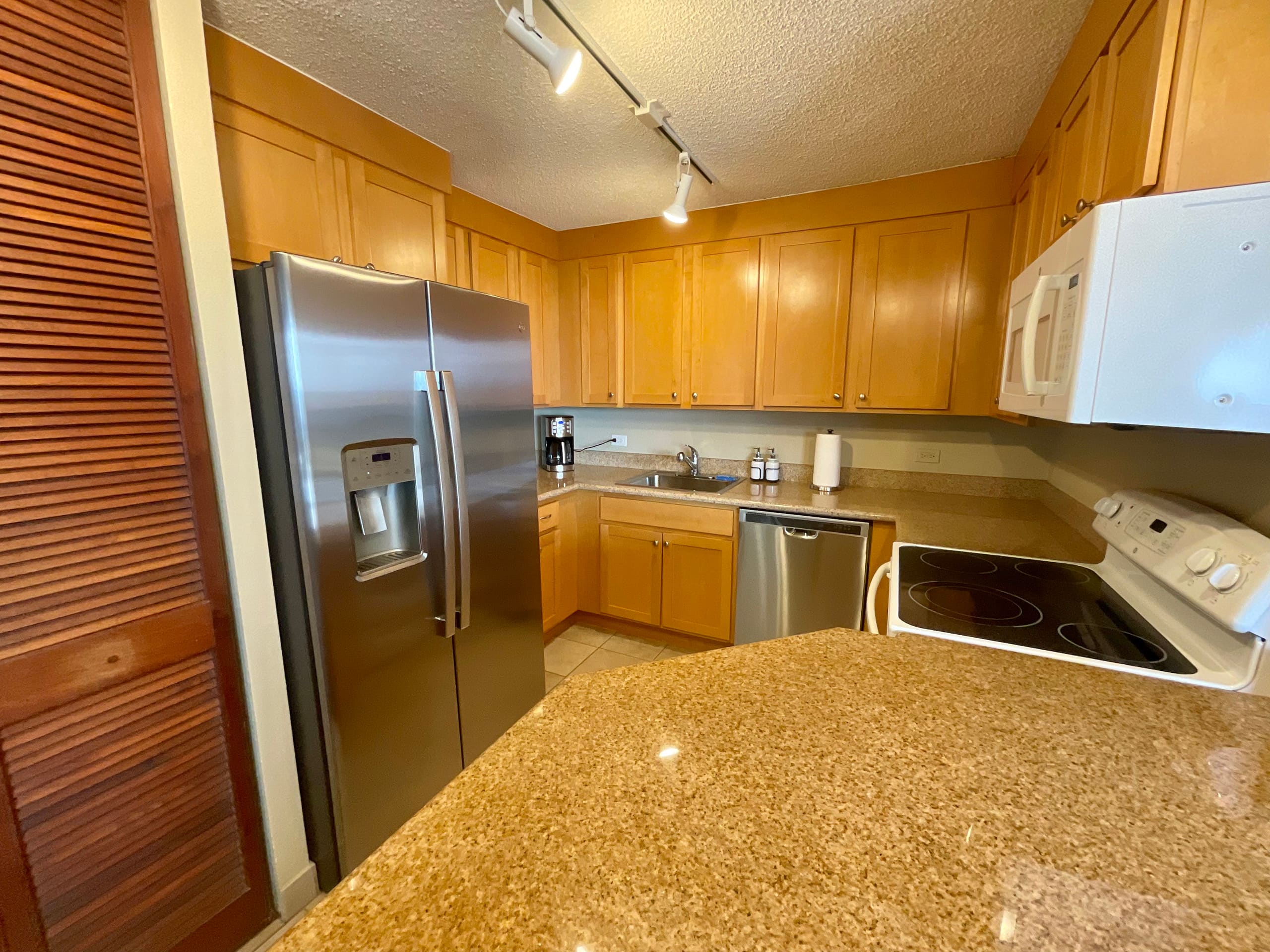 Condo in Lahaina · ★4.95 · 2 bedrooms · 4 beds · 2 baths - Image 6