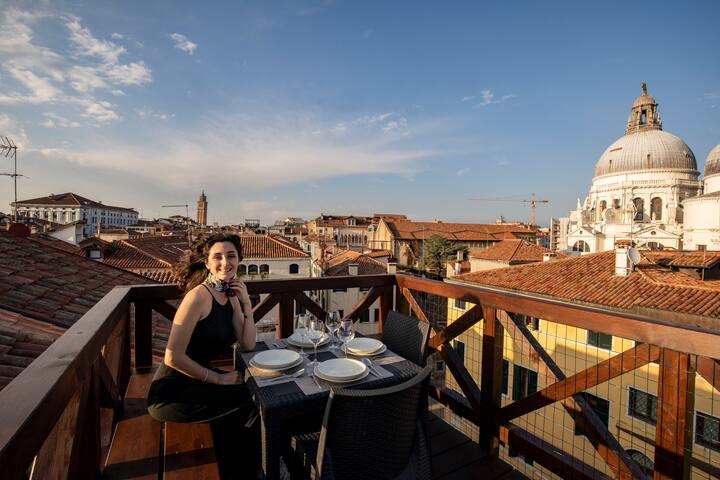 La Salute Luxury Apartment gallery image 2