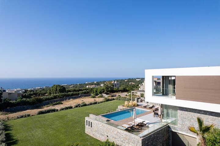 Impeccable design, total privacy and sea views! gallery image 5