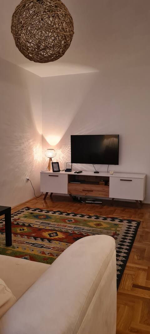 Lovely small apartment near the airport.