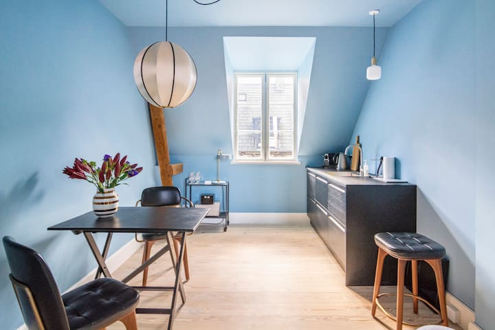 Central beliggenhed i gammelt renoveret byhus