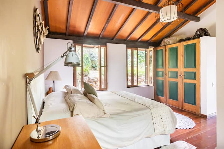 chumba kilicho na mandhari ya kijani