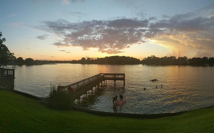 Updated Lakefront @ The Fox Cottage