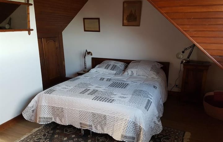 chambre a l etage avec salle de bains