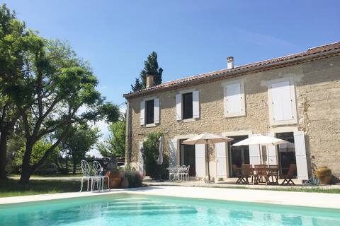 Provencal farmhouse with pool in the countryside,