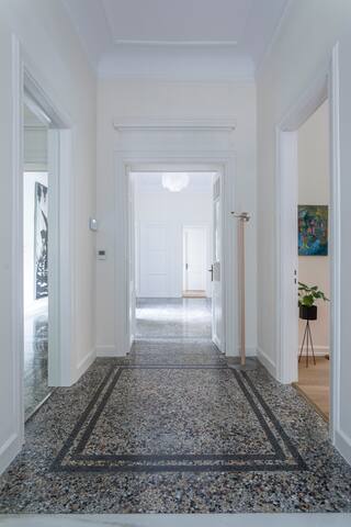 M18, Acropolis Museum, Unit 2 gallery image 5